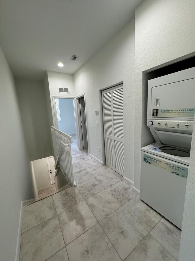 Building Photo - 4903 SW 140th Terrace