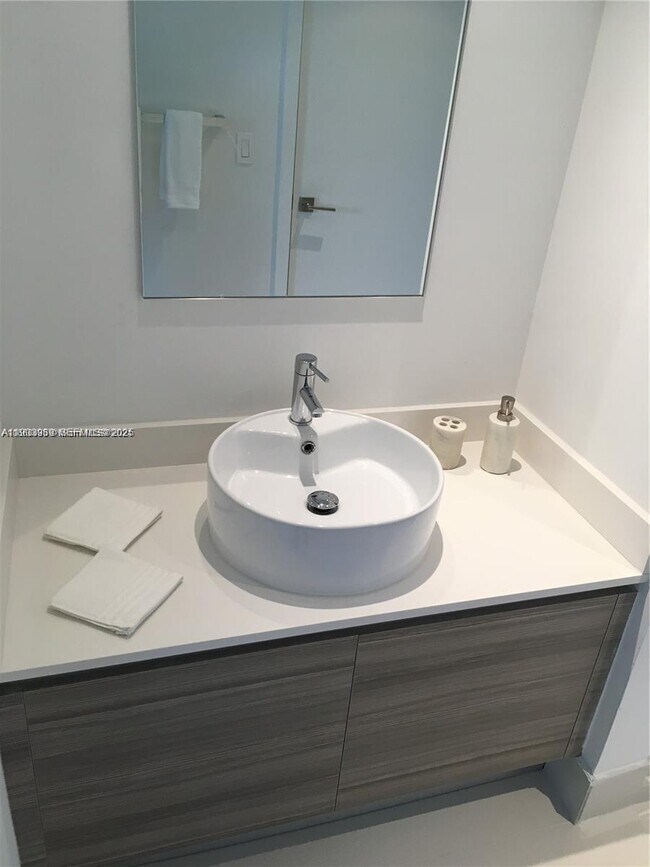 Building Photo - 121 NE 34th St