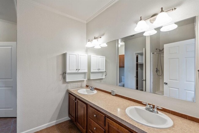 Building Photo - 289 Heatherwood Dr
