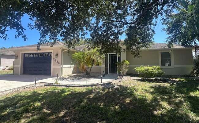 Primary Photo - 3/2/2 with patio -Just painted - Remodeled...