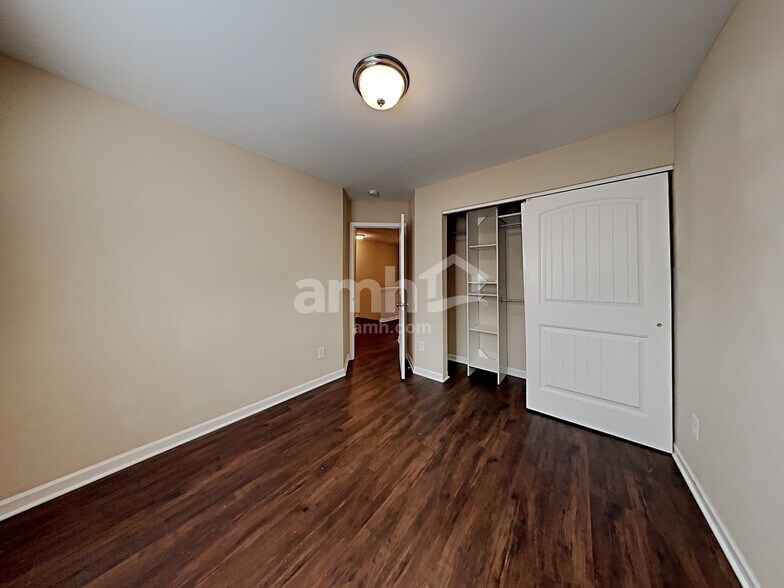 Building Photo - 405 Birch Run Dr