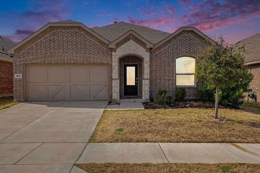Building Photo - 4619 Cleves Ave