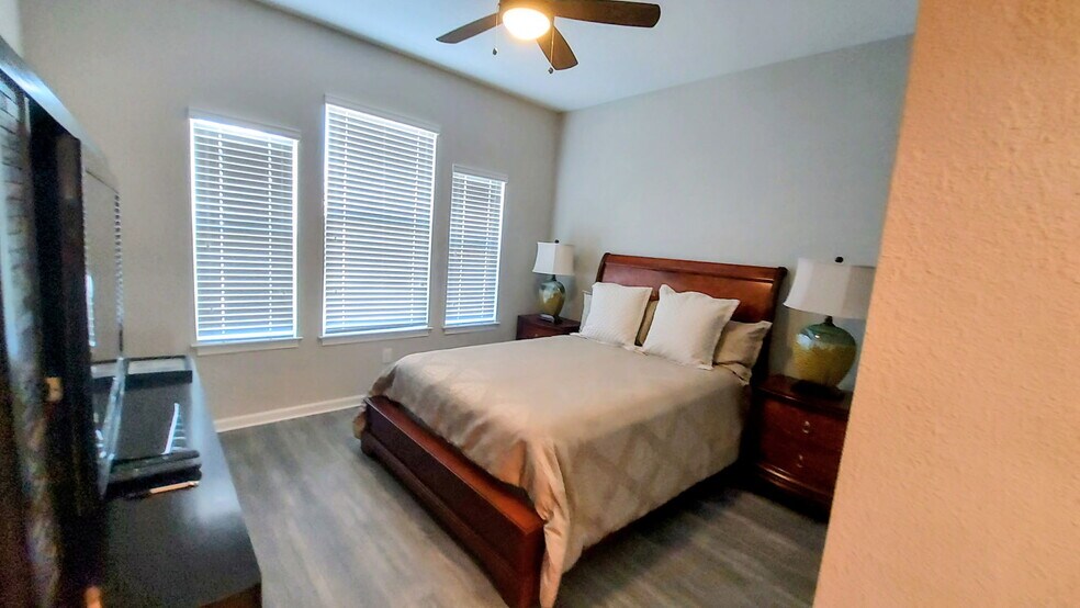 Building Photo - 5037 Skyview Ln