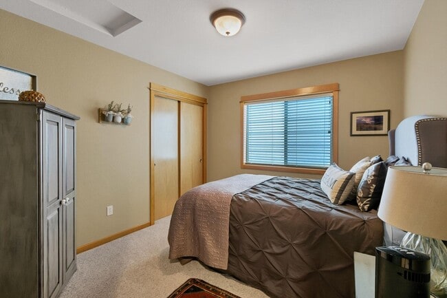 Building Photo - $500 OFF First Month Rent | Riverfront Property | Lease Options | Pet Friendly