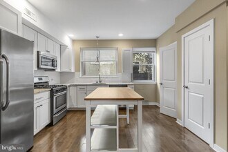 Building Photo - 2030 Sepviva St