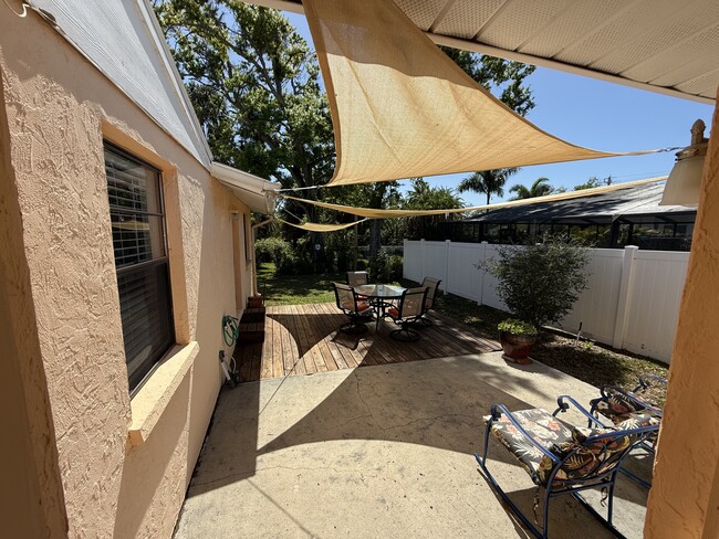 Building Photo - 1211 4th St W