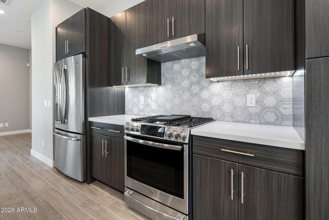 Building Photo - 1717 E Morten Ave