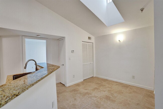 Building Photo - 1050 Crystal Way