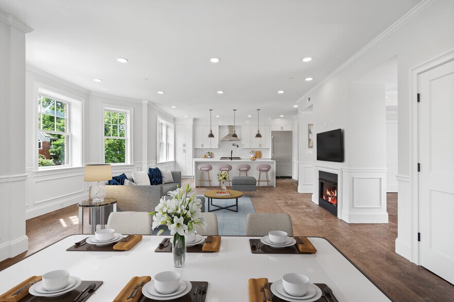 Building Photo - 128 Longwood Ave