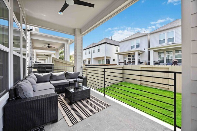 Building Photo - 5821 Kansas St