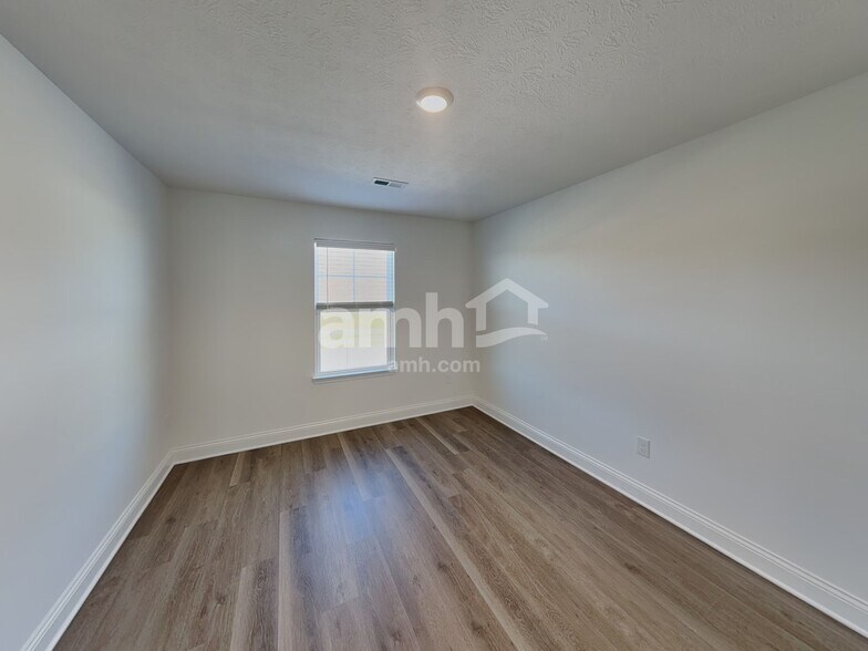 Building Photo - 1034 Heritage Blvd