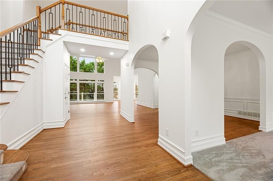 Building Photo - 1158 Queensgate Dr SE