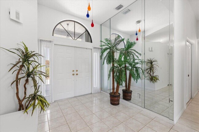 Building Photo - 1902 SE Gaskins Cir