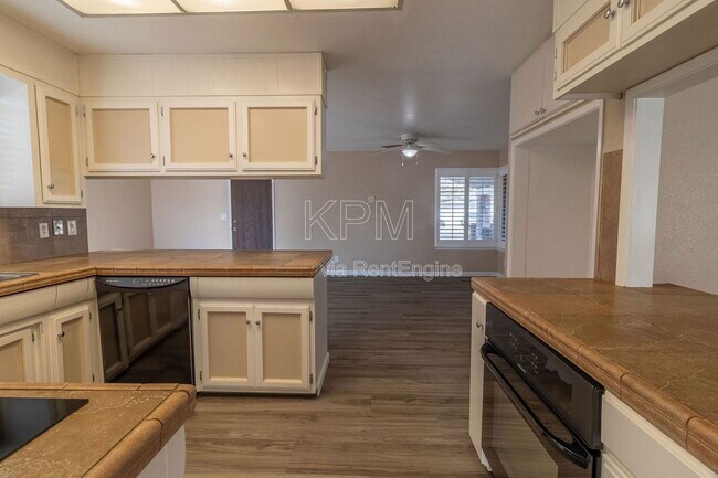 Building Photo - 2930 Angel Dr