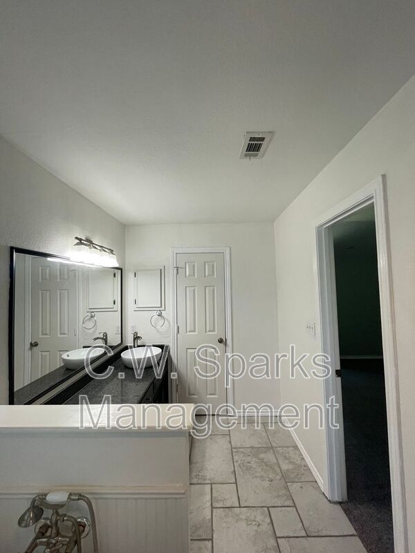 Building Photo - 3494 N Stodghill Rd