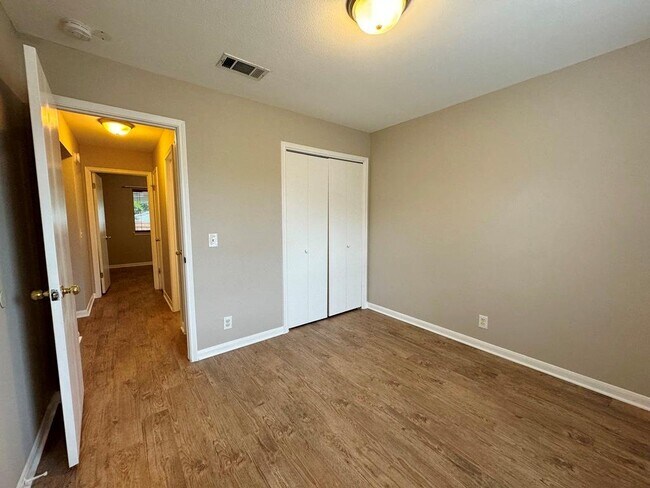Building Photo - 219 Crystal Knoll Blvd
