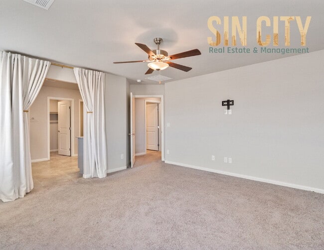 Building Photo - "Spacious 4-Bedroom Oasis with 2.5 Baths i...