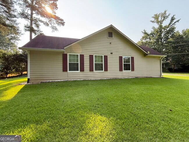Building Photo - 3897 Saddlecreek Dr
