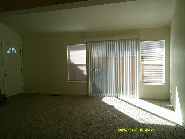 Building Photo - 749 Beelard Dr
