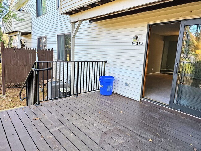 Building Photo - 913 Merritt Dr