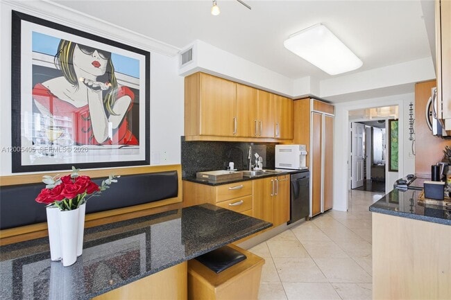 Building Photo - 16500 Collins Ave