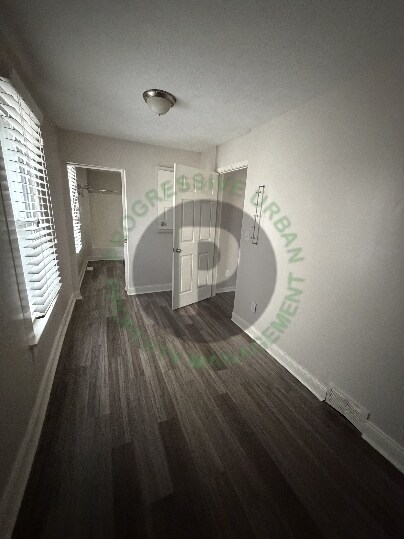 Building Photo - 2562 W 10th St