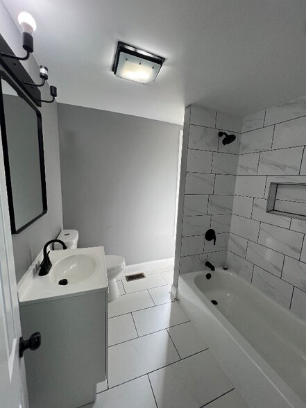 Building Photo - 547 High St