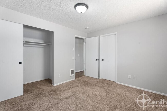 Building Photo - 8805 NE 90th Ave