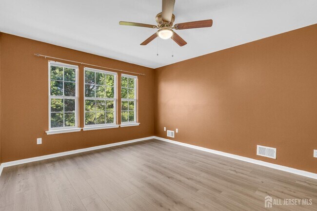 Building Photo - 356 Hawthorne Rd