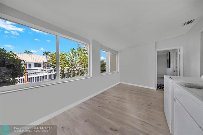 Building Photo - 1201 Avocado Isle