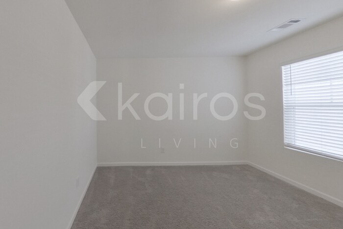 Building Photo - 215 Long Is Dr