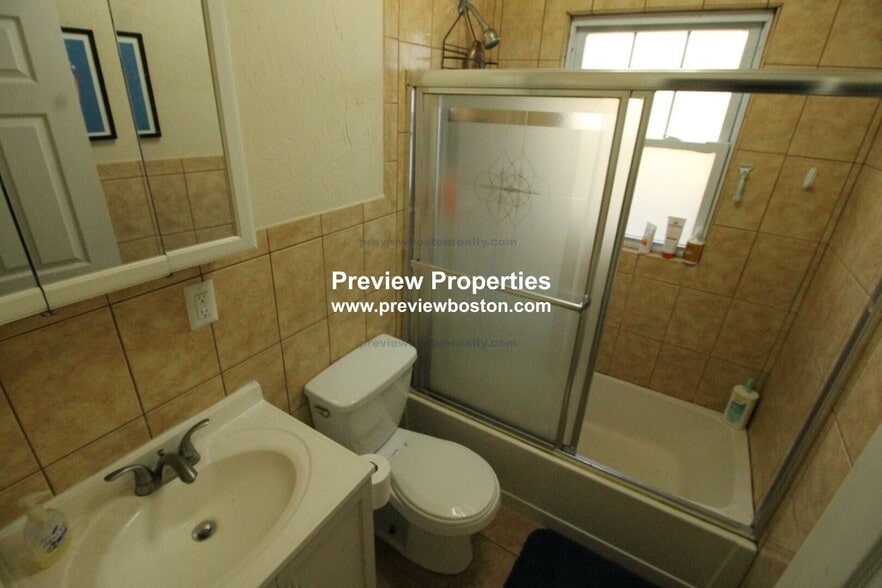 Building Photo - 169 Winchester St