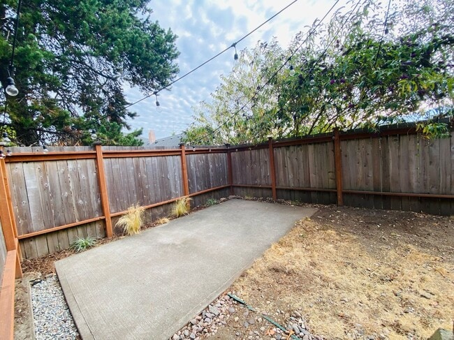 Building Photo - Cute 3 Bedroom Home in the Heart of West S...