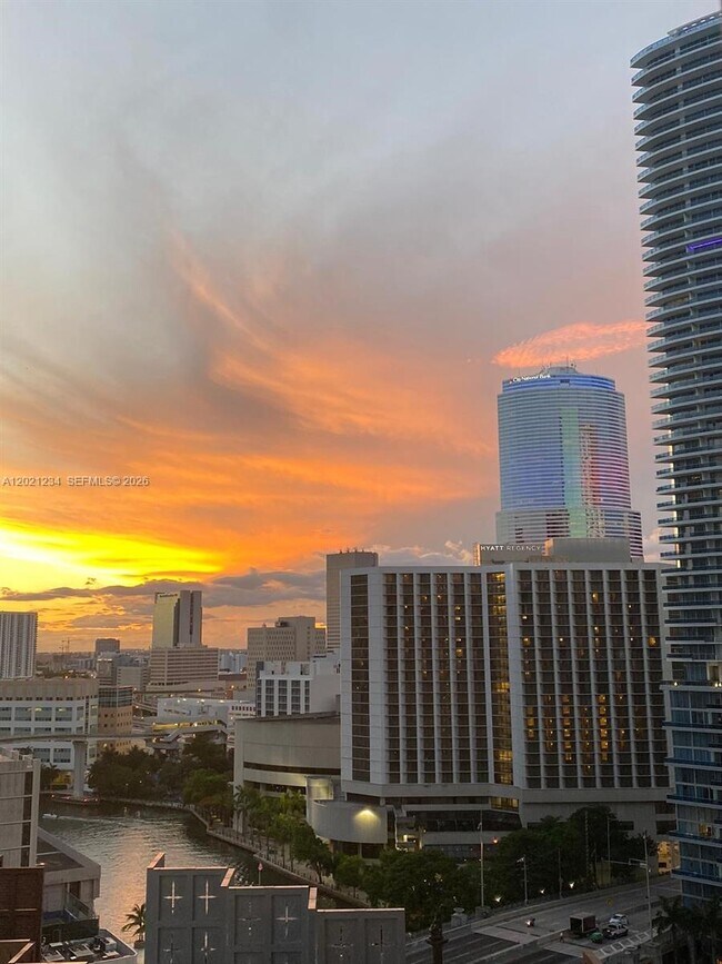 Building Photo - 475 Brickell Ave