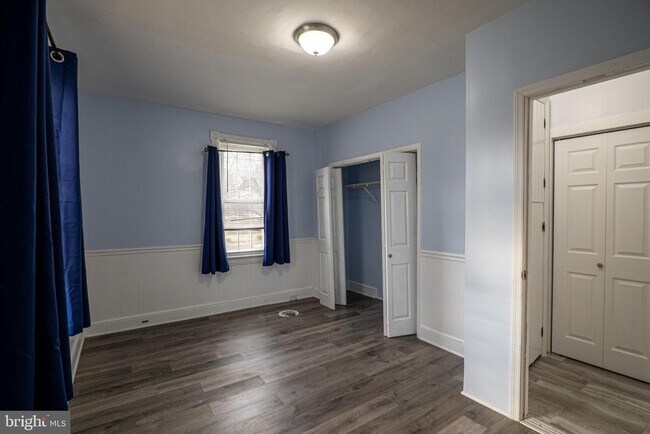 Building Photo - 241 Victoria St