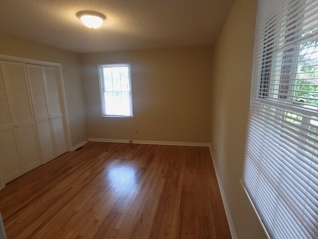 Building Photo - 1301 Fowler Dr