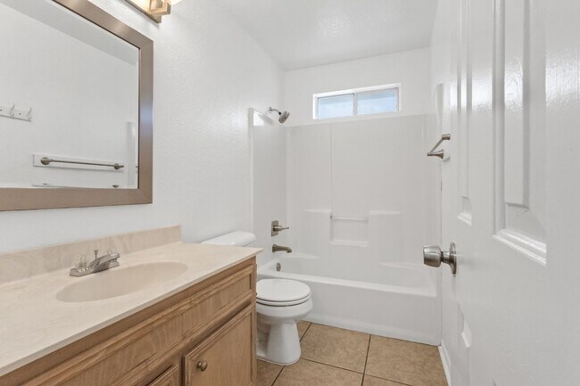 Building Photo - Close to Fort Hood! Town Home featuring 2 Bedrooms, 1.5 Baths, and 1 Car Garage