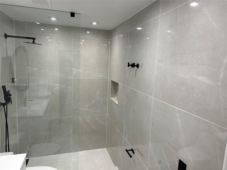 Building Photo - 20903 Leeward Ct