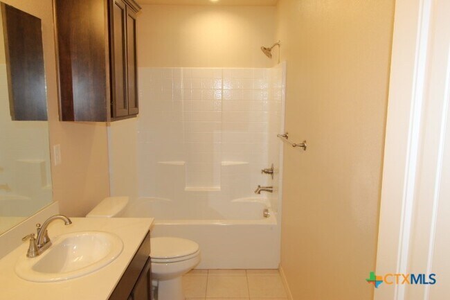 Building Photo - 1705 Montell St