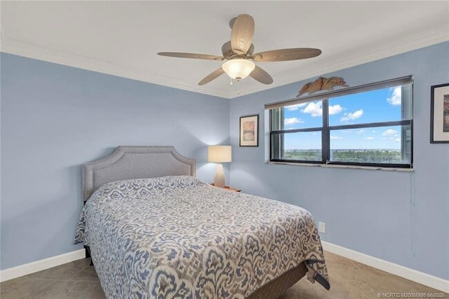 Building Photo - 9490 S Ocean Dr