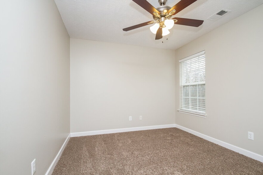 Building Photo - 904 Summercrest Cove