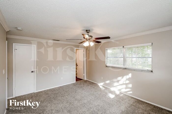 Building Photo - 207 Lily Rd