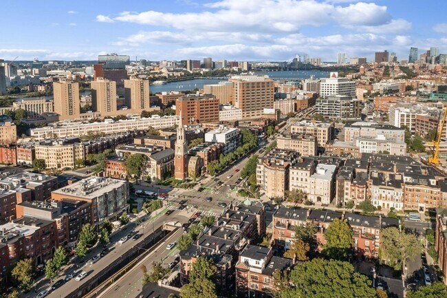 Building Photo - 903 Beacon St