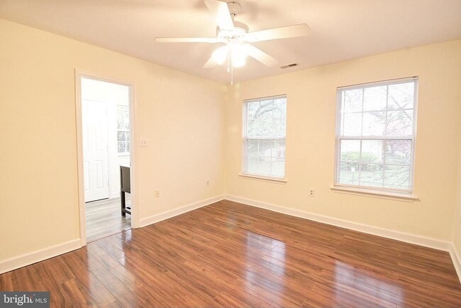 Building Photo - 9261 Ridgefield Cir