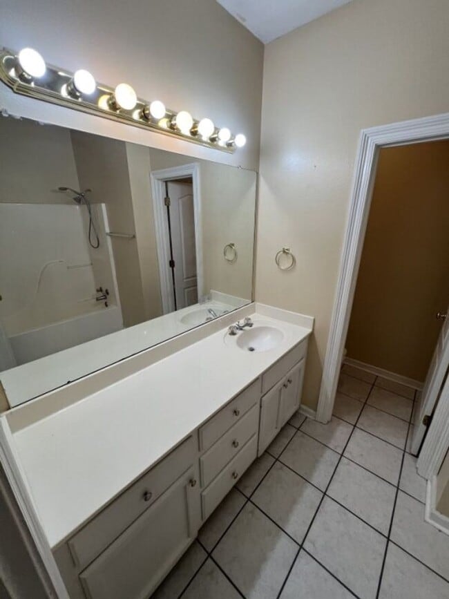 Building Photo - Corner-Lot Comfort in Zachary! — Spacious 3BR Home in Ravenwood Subdivision