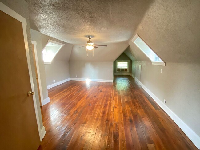 Building Photo - 686 Neil Ave