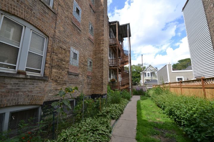 Building Photo - 3709 N Hoyne Ave