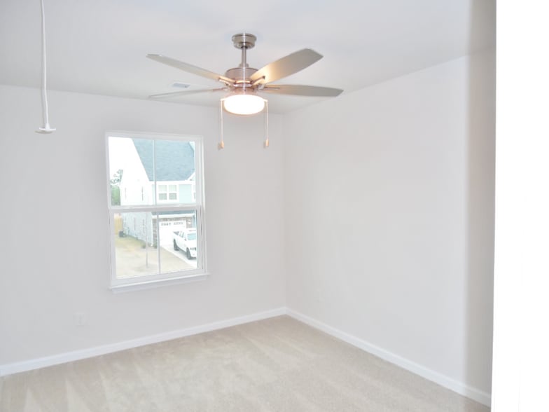Building Photo - 111 Roundtree Dr