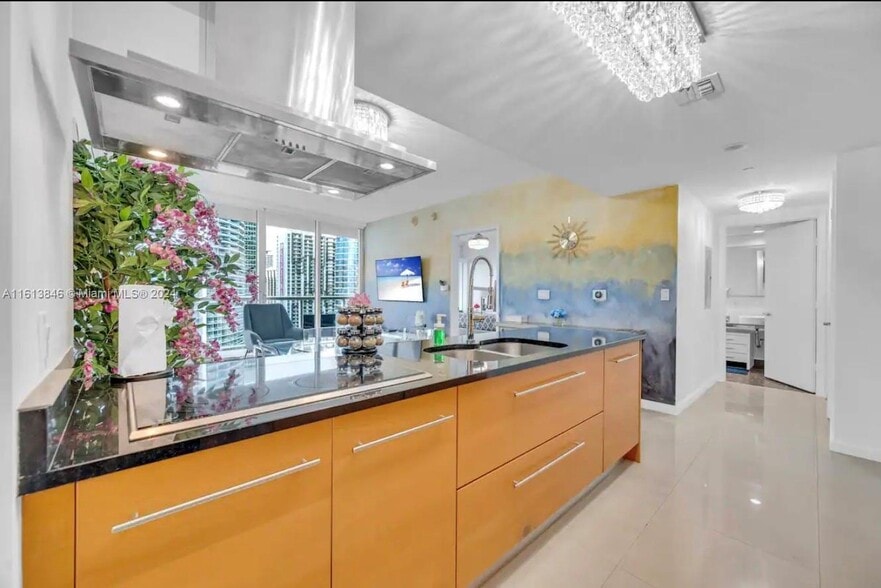 Building Photo - 485 Brickell Ave
