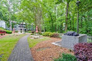 Building Photo - 1115 Summit N Dr NE